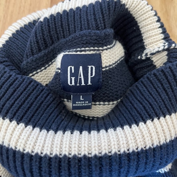 Like New Gap 24/7 Split-Hem Turtleneck Sweater - Picture 6 of 6